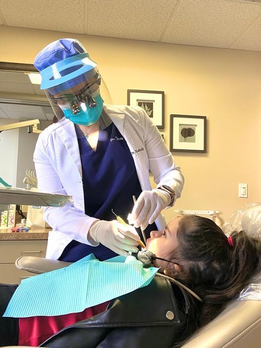 Dr. Sahar Yaftaly giving patient a tooth colored fillings in simi valley ca